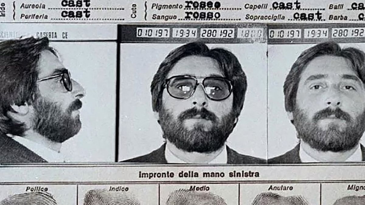 Po 26 letech na samotce začal vypovídat důležitý boss neapolské mafie